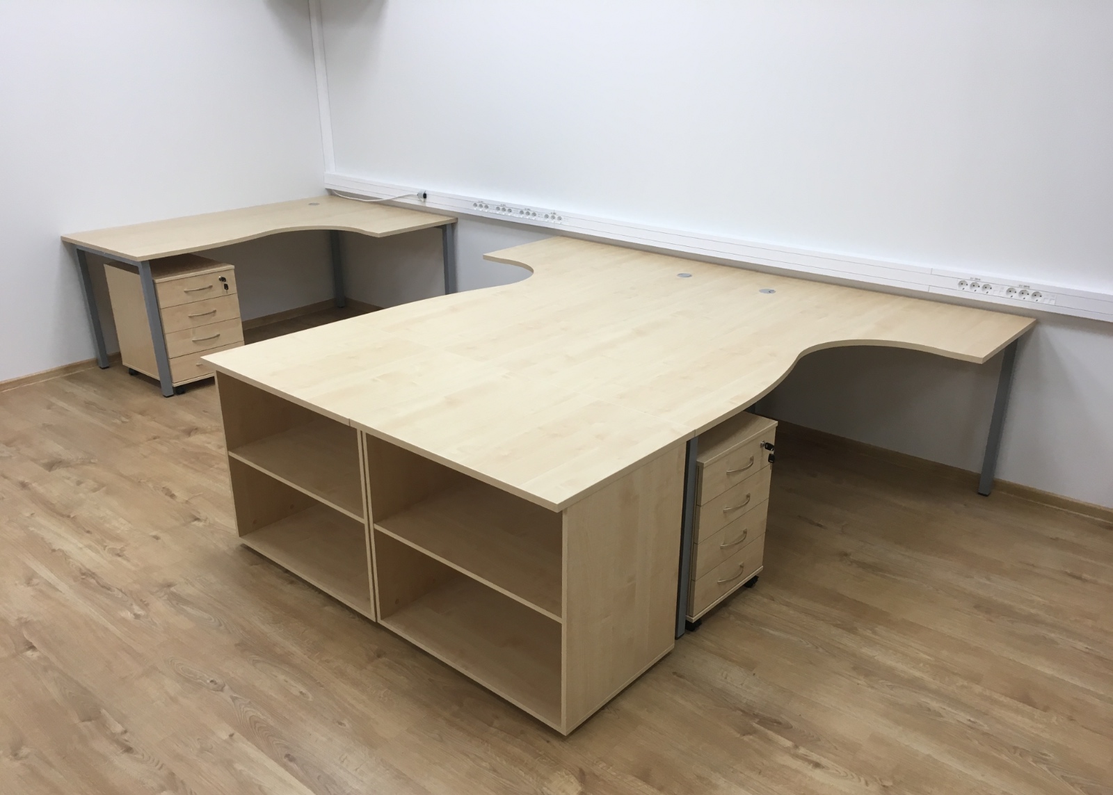 B&uuml;room&ouml;&ouml;bel, kontorim&ouml;&ouml;bel